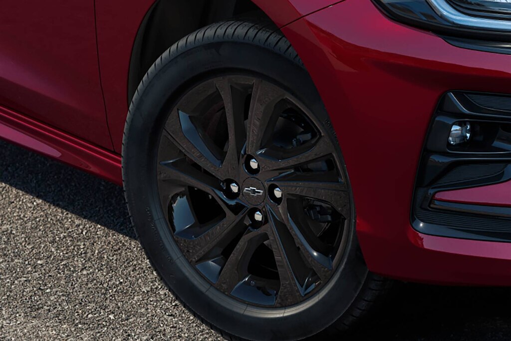 As rodas da versão RS trazem o melhor do estilo esportivo para o carro hatch