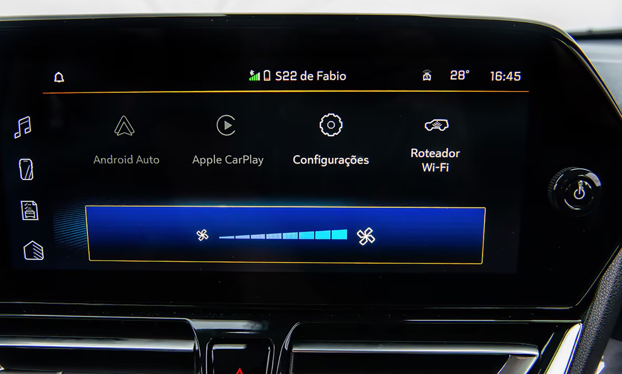 Console central do Chevrolet Spin com controle de ar-condicionado digital