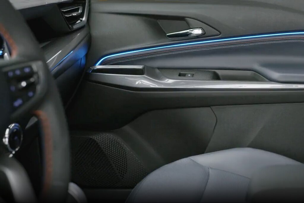 Painel e interior do Chevrolet Spin 2026 com iluminação em LED RGB