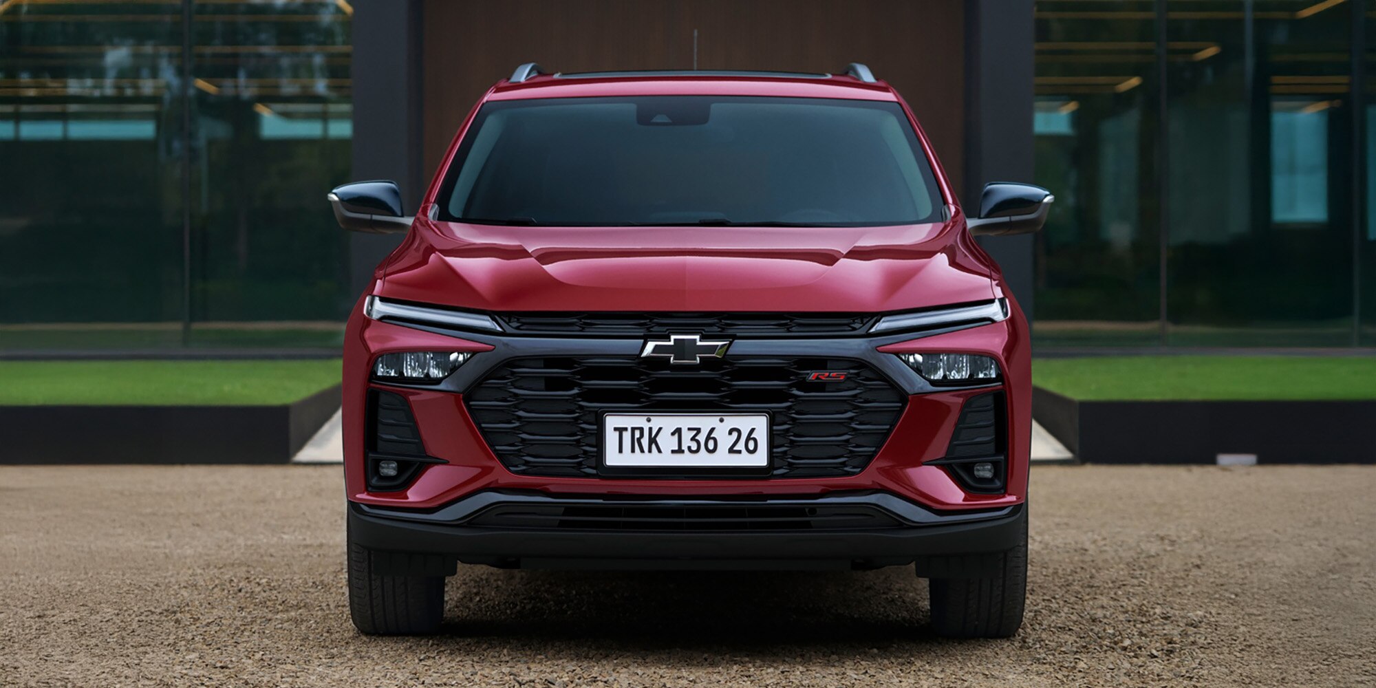 Design frontal Chevrolet Tracker 2026 com faróis em LED